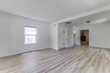 Main picture of 1821 S Grove St