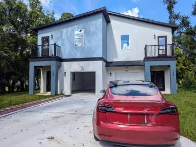 Main picture of 654 Main St