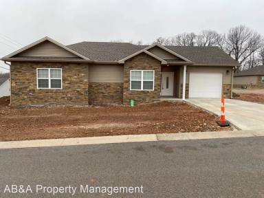 Main picture of 680 Sycamore Ln
