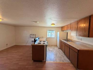 Main picture of 88 SE Main St