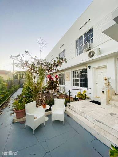 Main picture of 6940 Bay Dr