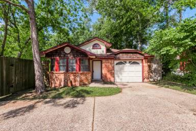 Main picture of 610 Normal Park Dr
