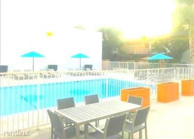 Main picture of 17938 Burbank Blvd