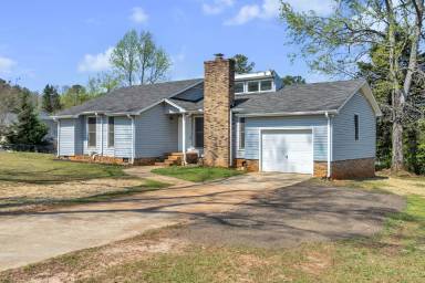 Main picture of 204 Hattie Rd