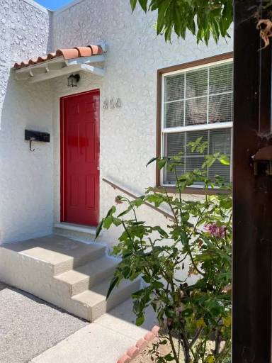 Main picture of 856 N El Molino Ave