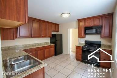 Main picture of 3733 N Sacramento Ave