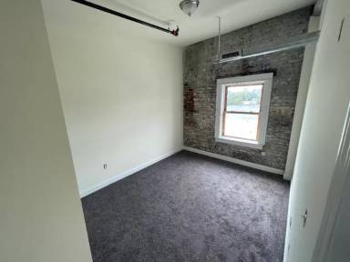 Main picture of 883 Broadway