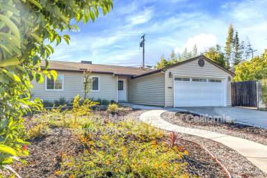 Main picture of 2216 Gleneyre Ct