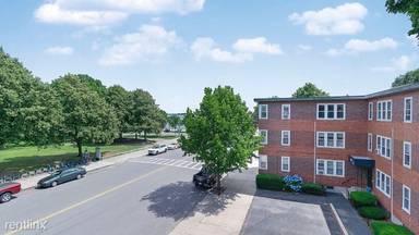 Main picture of 135 Farragut Rd