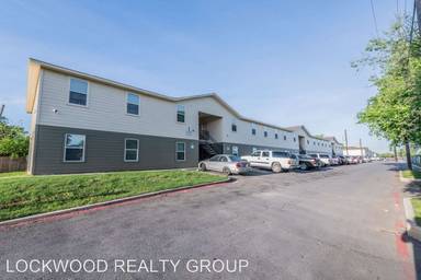 Main picture of Swaying Oaks Apartments