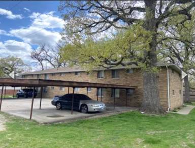 Main picture of 239 E Oak Cliff Ct