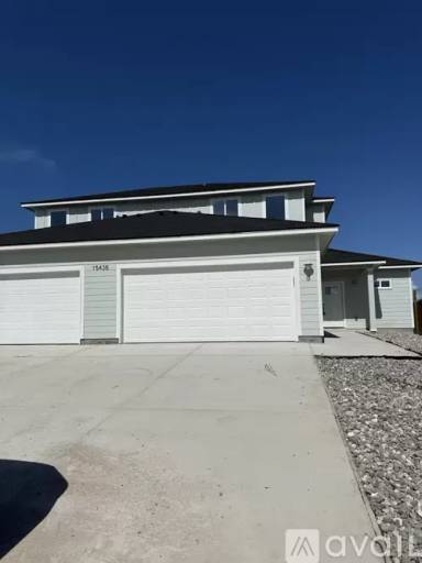 Main picture of 15438 Cruiser St