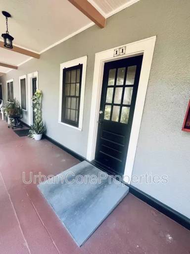 Main picture of Villas off 4th