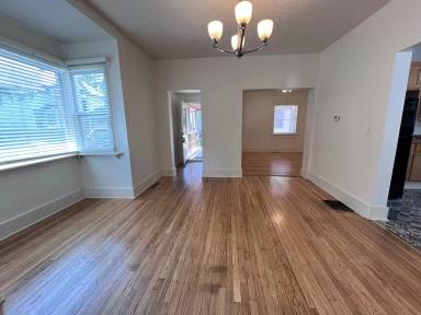 Main picture of 724 Fairview Ave NE