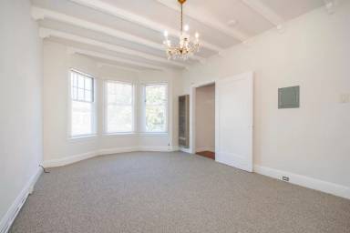 Main picture of 601 Lake St