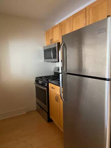 Main picture of 324 W 96th St