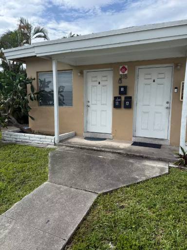 Main picture of 318 NE 6th St
