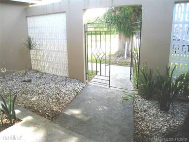 Main picture of 10950 SW 105th Ave