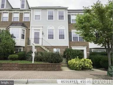 Main picture of 45066 University Dr