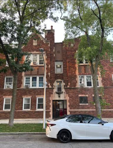 Main picture of 2904 N Laramie Ave