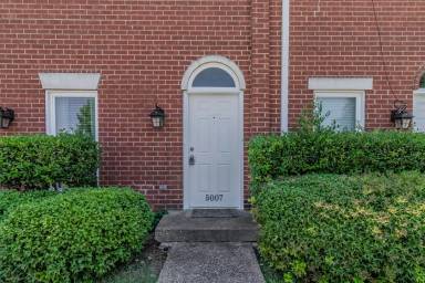 Main picture of 5023 Birchman Ave