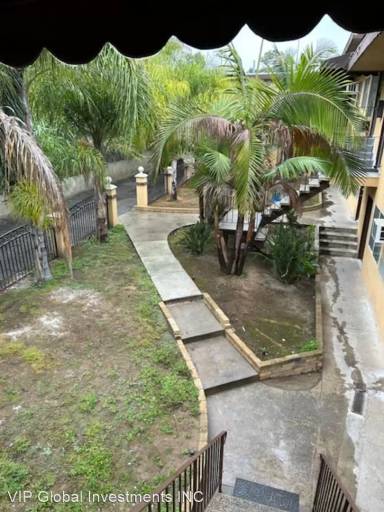 Main picture of 1286 N Summit Ave