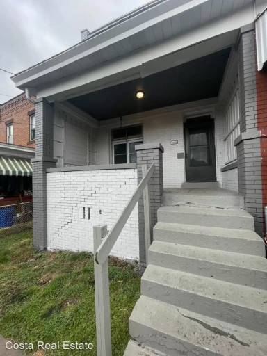 Main picture of 3343 Webster Ave