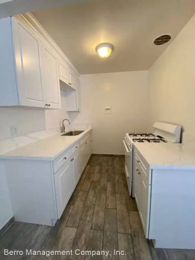 Main picture of 2219 E 10th St