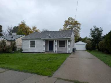 Main picture of 2480 Baldwin Ave