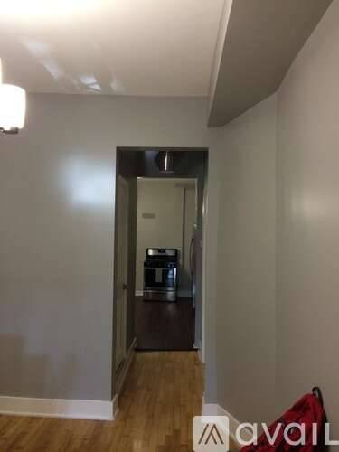 Main picture of 907 S Claremont Ave