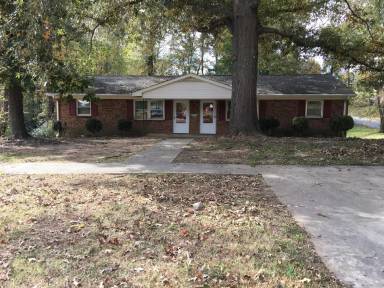 Main picture of 2401 Woodbridge Dr