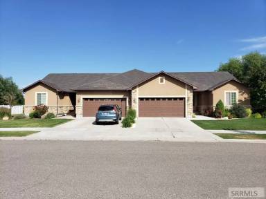 Main picture of 662 Tanglewood Dr