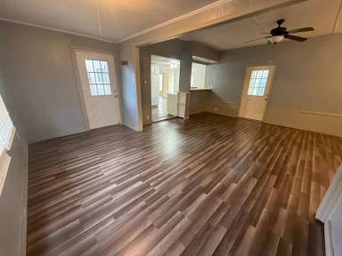 Main picture of 16584 Lakeway Cir