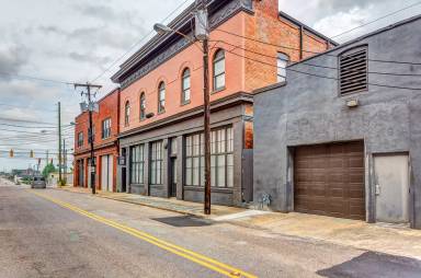 Main picture of 246 N Court St