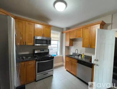 Main picture of 241 Maverick St