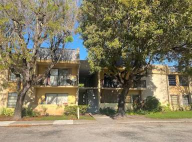 Main picture of 10423 N Kendall Dr