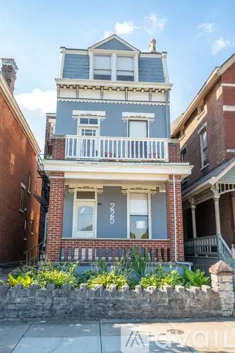Main picture of 229-235 W 4 St And 402-408 Johnston St