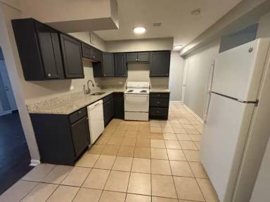 Main picture of 3125 W 79th St