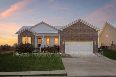 Main picture of 207 Bedford Ct