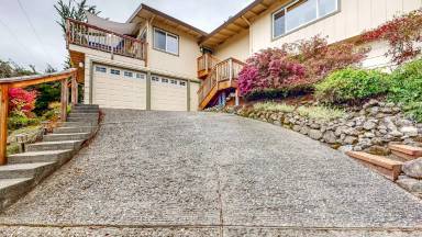 Main picture of 2061 Woodside Dr