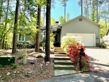 Main picture of 3204 Belfast Ln