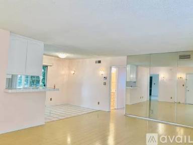 Main picture of 5320 Zelzah Ave
