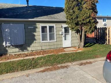 Main picture of 2211 Muscatine Ave