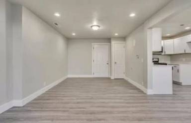 Main picture of 875 E Arrowhead Ln
