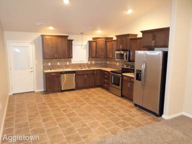 Main picture of 412 Highland Grove Dr