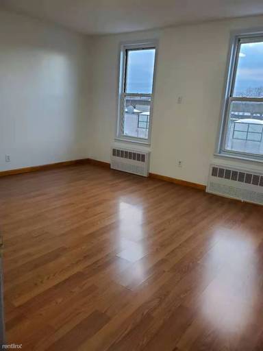 Main picture of 1704 E 2nd St