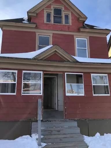Main picture of 135 W Pleasant Ave