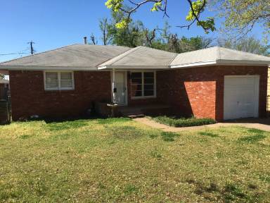 Main picture of 428 E 8th St