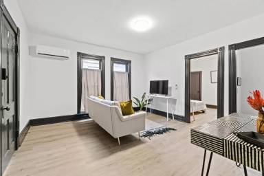 Main picture of 1232 W Washington Blvd