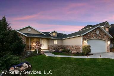 Main picture of 429 E Brewster Dr